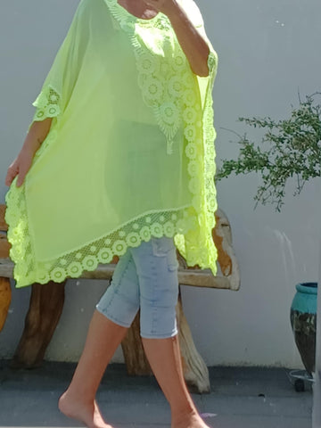 flot neon gul blonde poncho fra little italy.