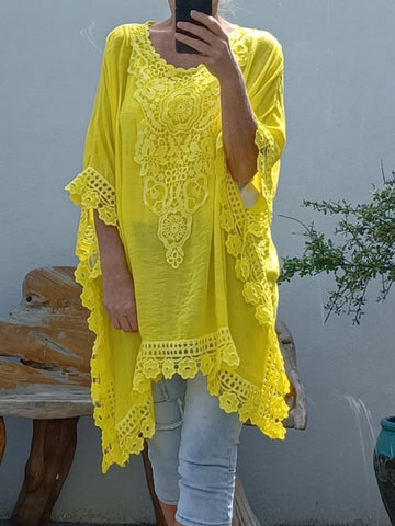 flot gul poncho fra little italy.