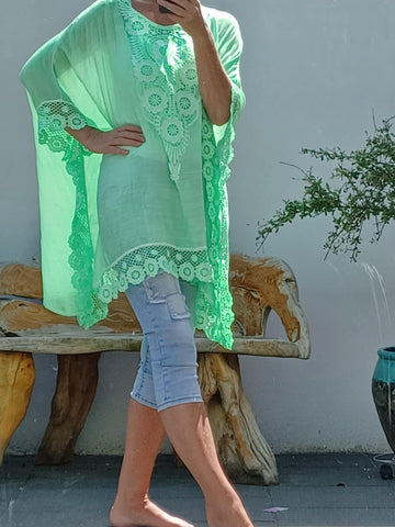 flot grøn blonde poncho fra little italy.