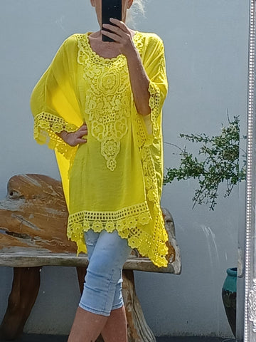 flot gul poncho fra little italy.
