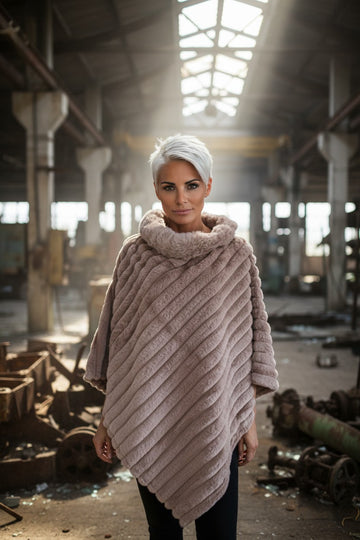 flotte pels poncho i 2 farver.