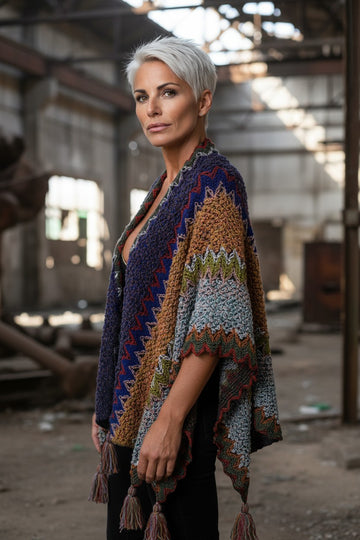 super flot strik poncho med karry farver.