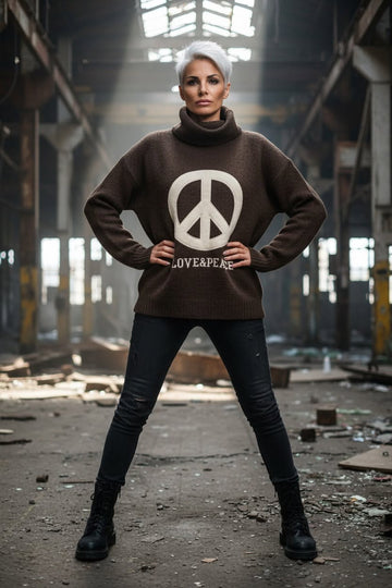 lækker blød choko sweater med peace tegn.