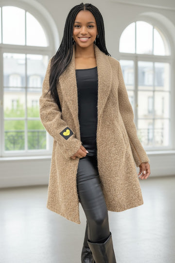 flot camel farvet plys frakke fra damernes-magasin.online
