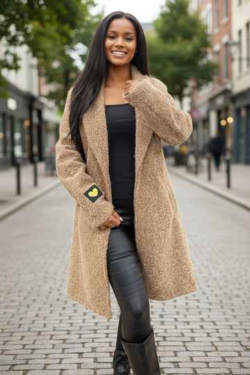 flot camel farvet plys frakke fra damernes-magasin.online