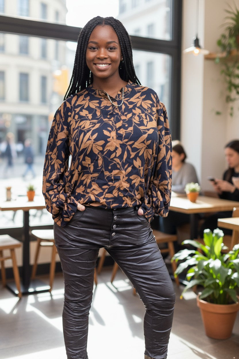 flotte brune coatet jeans fra karostar.