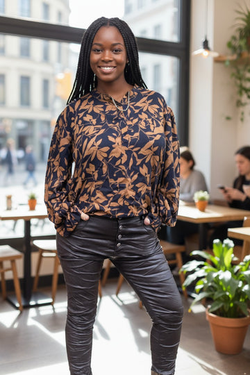 flotte brune coatet jeans fra karostar.