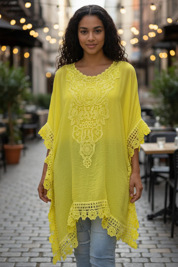 flot gul poncho fra little italy.