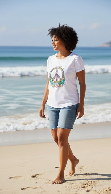 flot hvid t-shirt med peace tegn foran fra little italy.