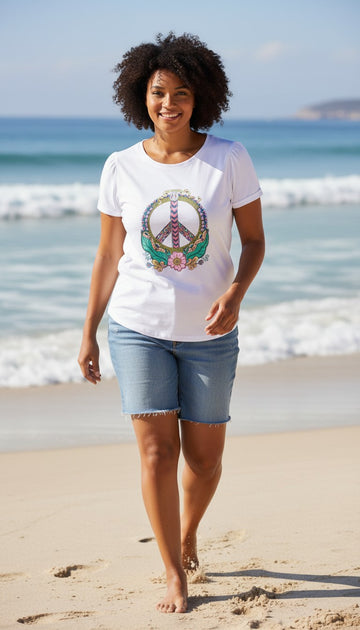flot hvid t-shirt med peace tegn foran fra little italy.