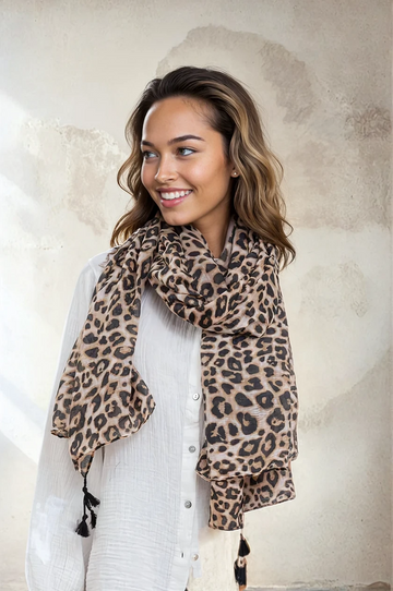 super lækkert leopard tørklæde fra damernes-magasin.online.