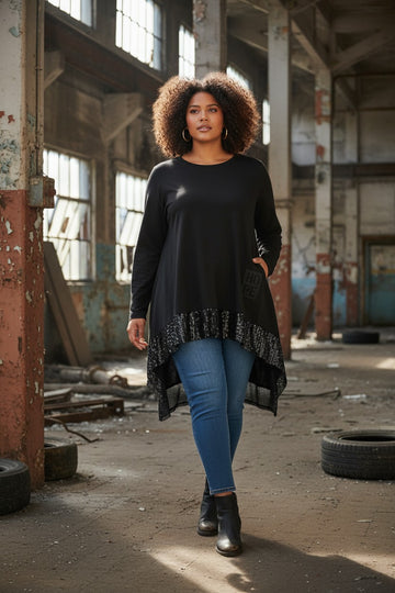 FLOT SORT TUNIKA MED PALIETTER FRA LITTLE ITALY.