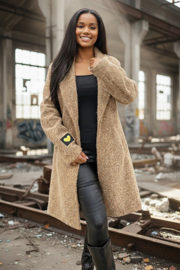 flot camel farvet plys frakke fra damernes-magasin.online